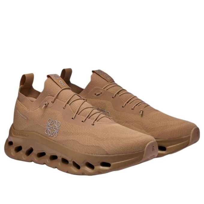 On Running x LOEWE Cloudtilt “Dark Sand”